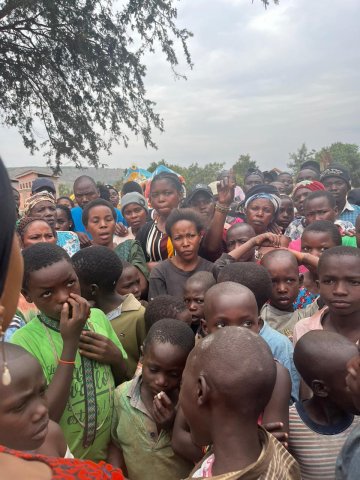 ANGOLAN PARLIAMENTARIAN VISITS REFUGEE CAMP IN SOUTHERN UGANDA